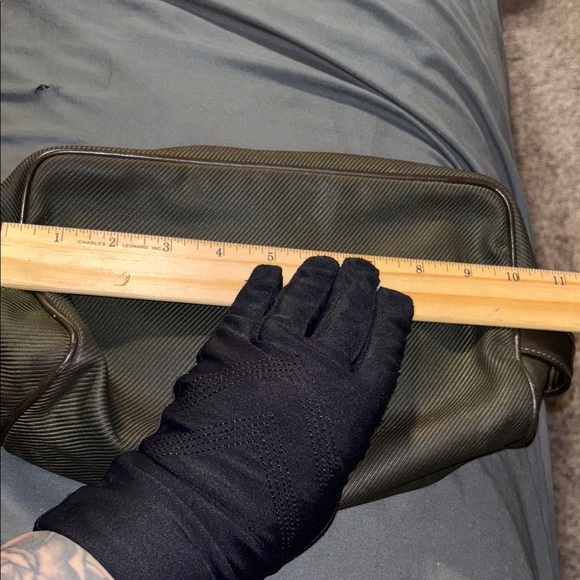 Louis Vuitton Khaki Men's Toiletry Bag Needs Repair - Picture 2 of 10